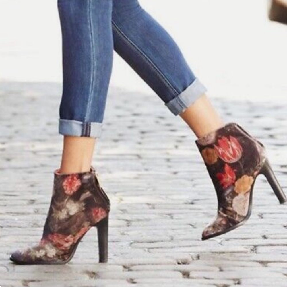 Joie Blayze Floral Velvet Bootiea Sz 38.5